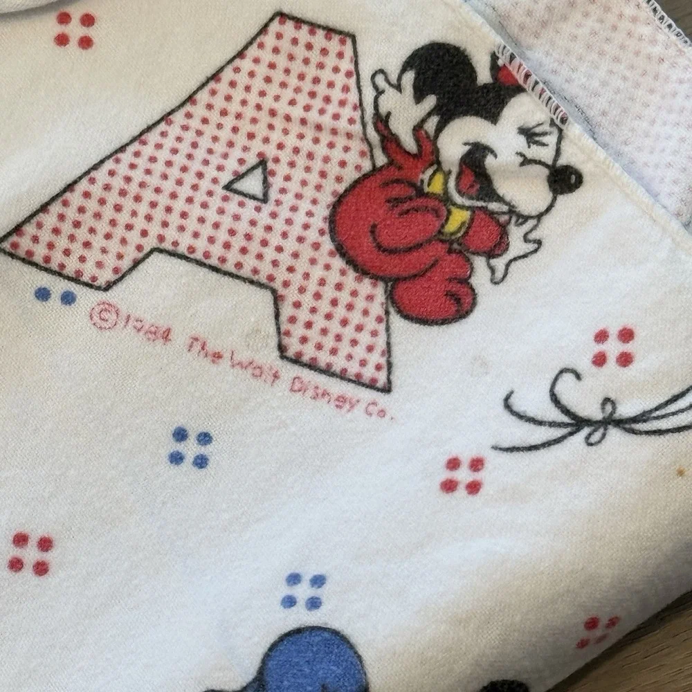 Walt Disney Mickey Minnie Donald 1984 VTG Flannel Receiving Baby Blanket 38